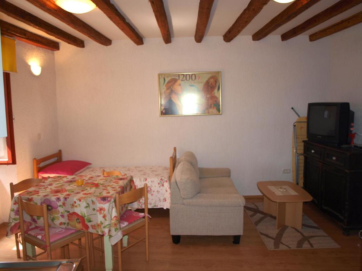 Apartment 52 Rovinj Bagian luar foto